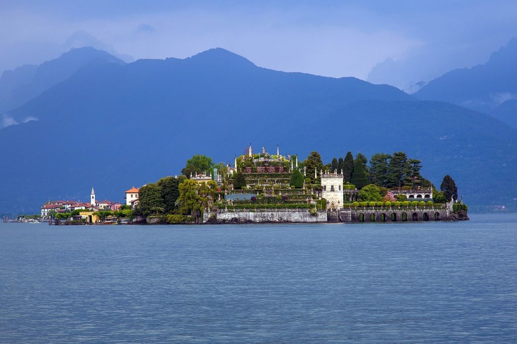 Isola Bella & Isola dei Pescatori: Tour in Taxi Boat Hop-on Hop-off