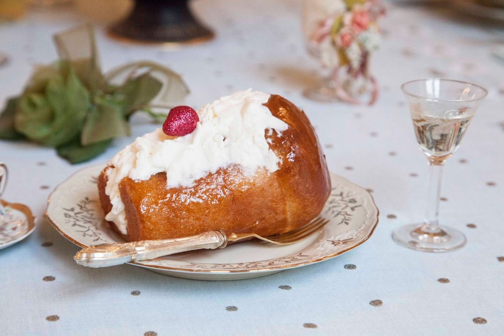 Dining Experience at a Local's Home in Naples