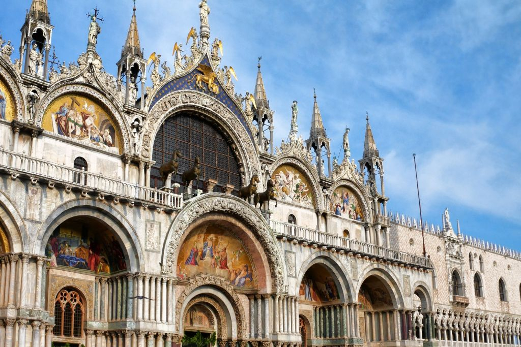 Boat Transfer from Piazzale Roma to San Marco with Guide