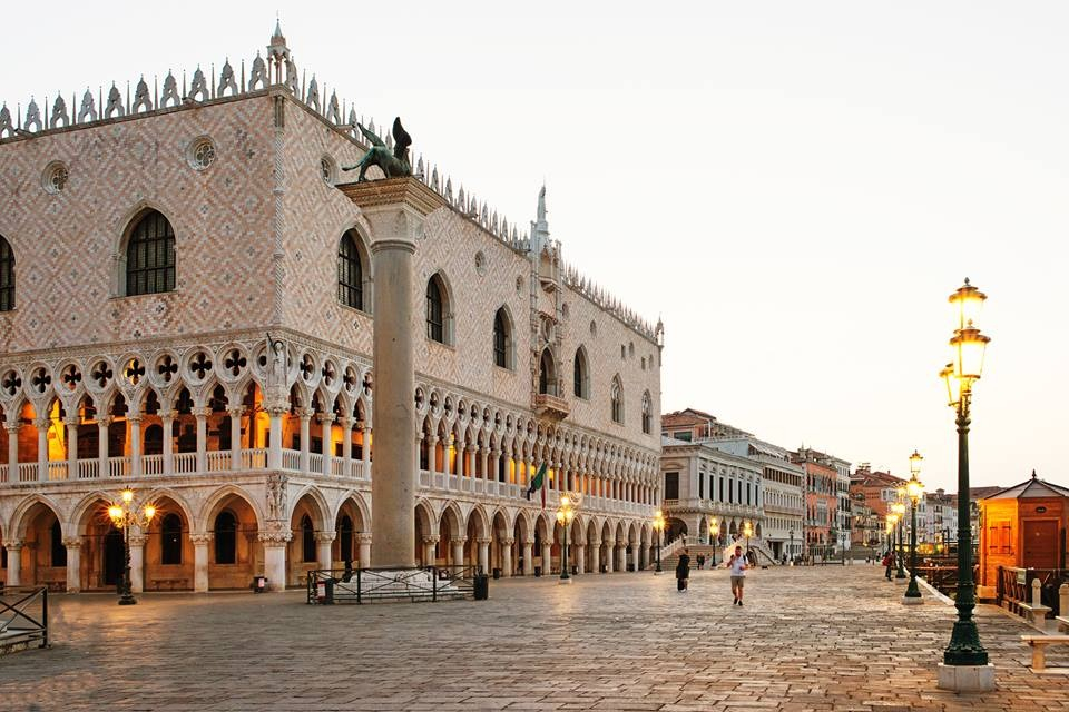 Boat Transfer from Piazzale Roma to San Marco with Guide
