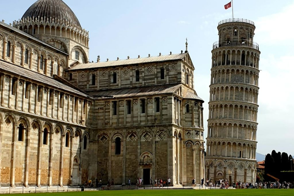 Pisa & Lucca: Full-Day Minivan Tour from Florence