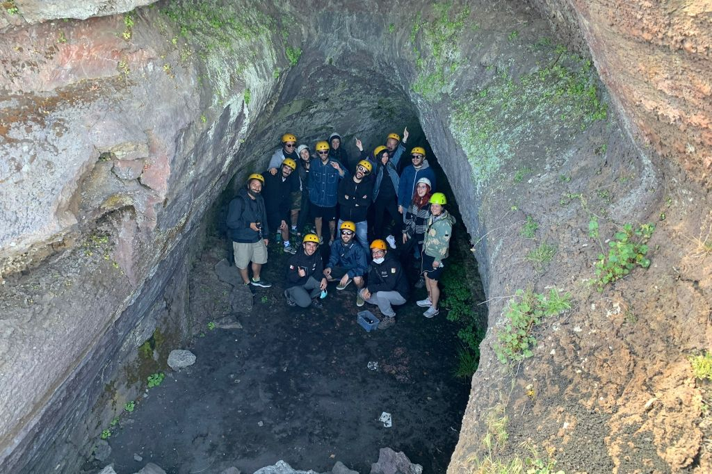 Monte Etna: Tour in jeep, Monte Sartorius + Grotta dei Ladri