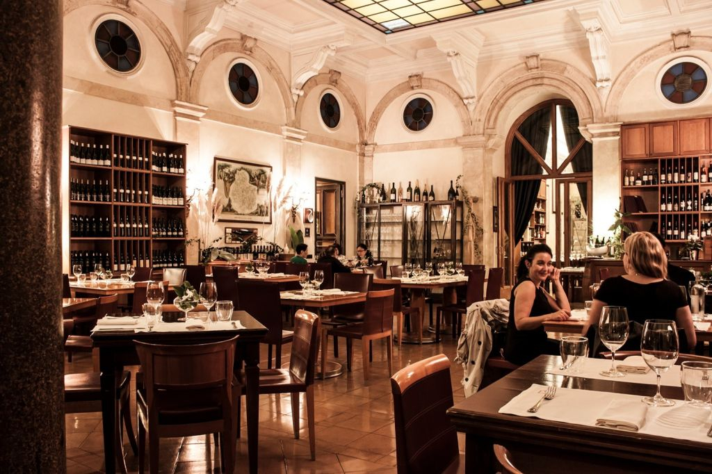 Roma: Degustazione guidata di vini + cena