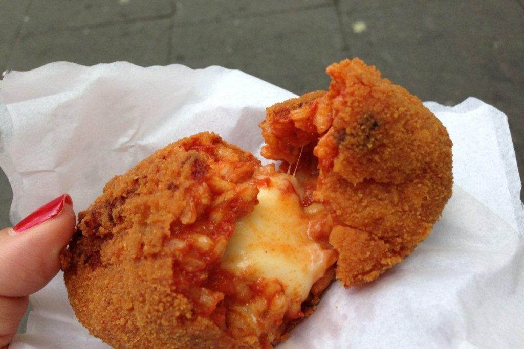 Rome: Food Tastings + Trastevere and Jewish Ghetto Guided Tour