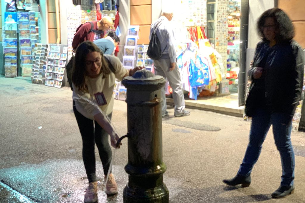 Rome: Food Tastings + Trastevere and Jewish Ghetto Guided Tour