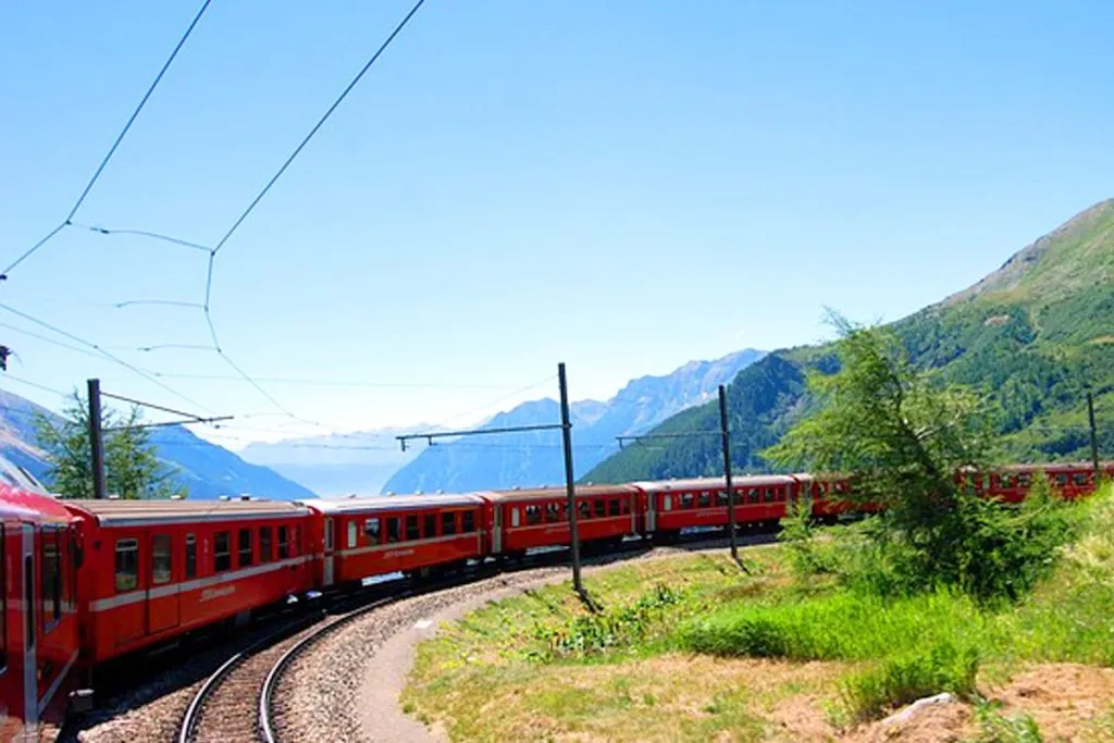 Esperienza del Trenino Rosso del Bernina da Milano
