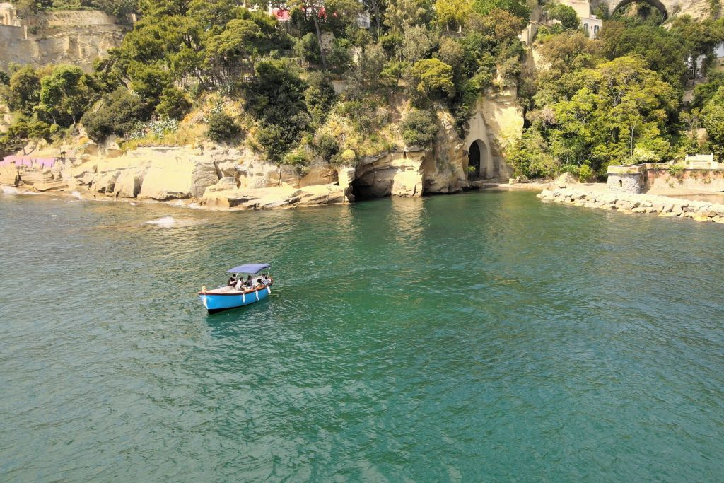Naples: Castel dell'Ovo Boat Tour