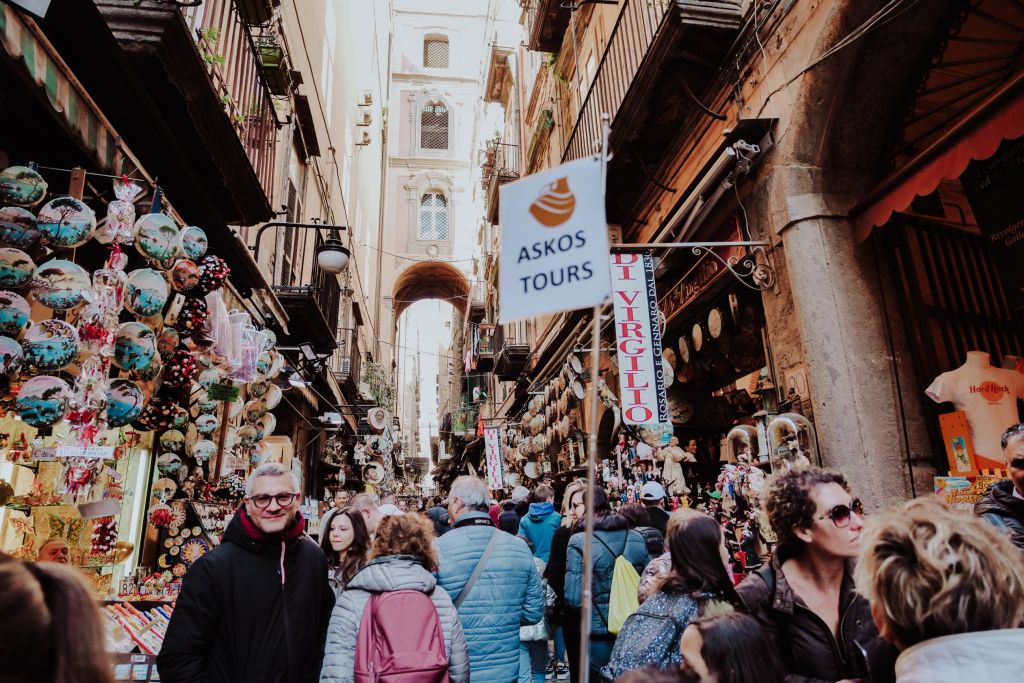 Naples: Walking City Tour + Pizza