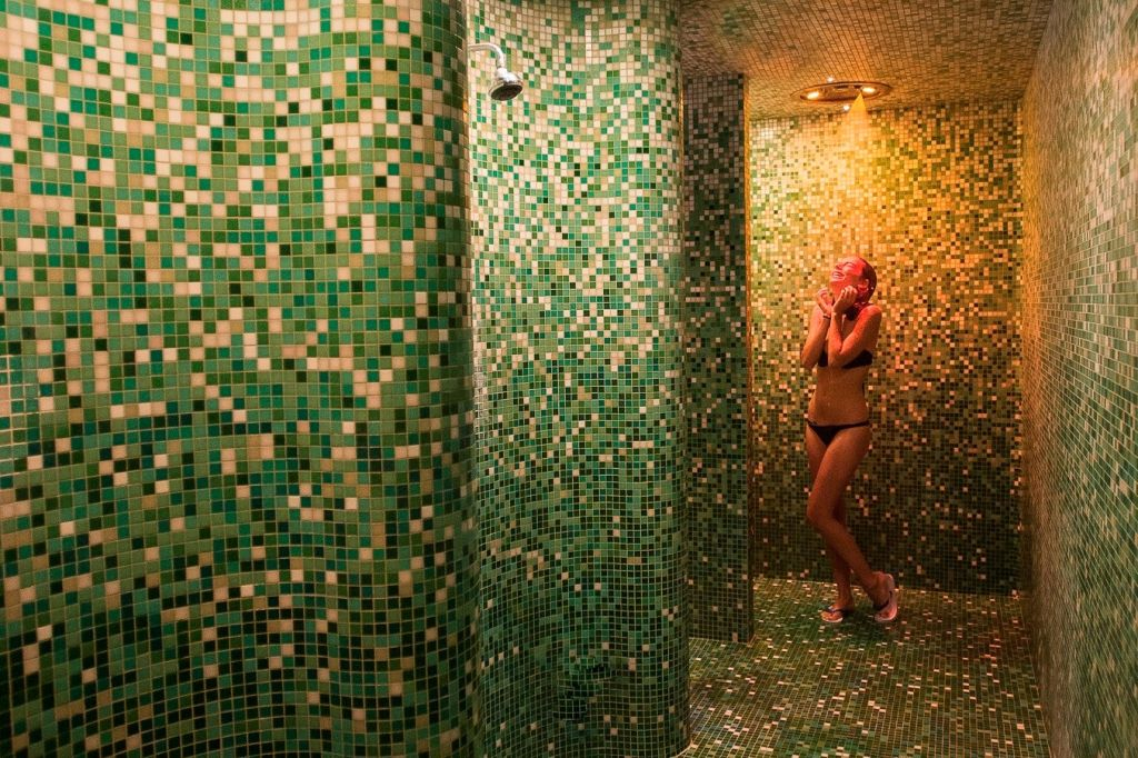 Termas de Chianciano: Día de Spa + Degustación de Pastelería o Aperitivo en un Café Histórico