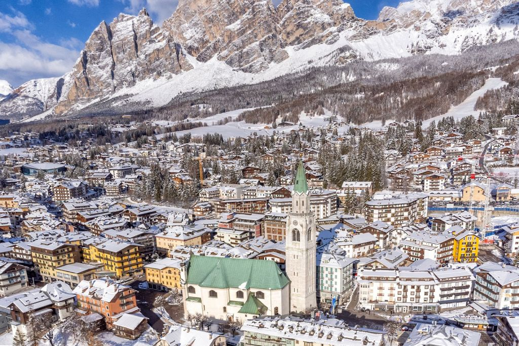 Venice: Private Transfer from City Center to Cortina