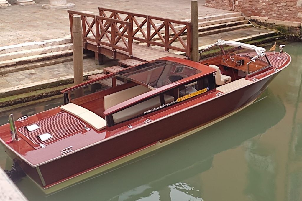 Venice: Private Transfer from City Center to Cortina