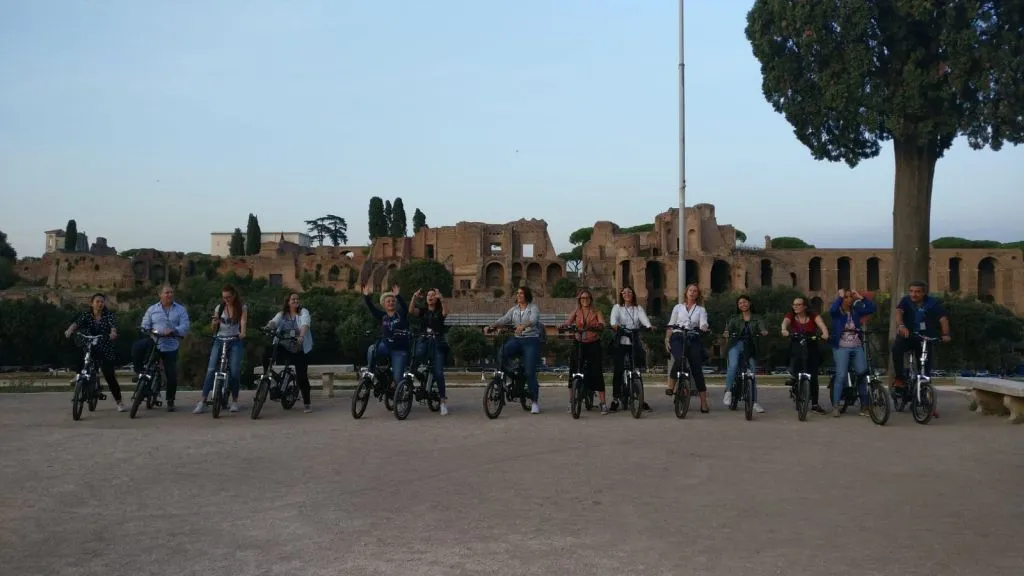 Rome: 3-Hour Hi Bike Rental + Circo Maximo Virtual Experience