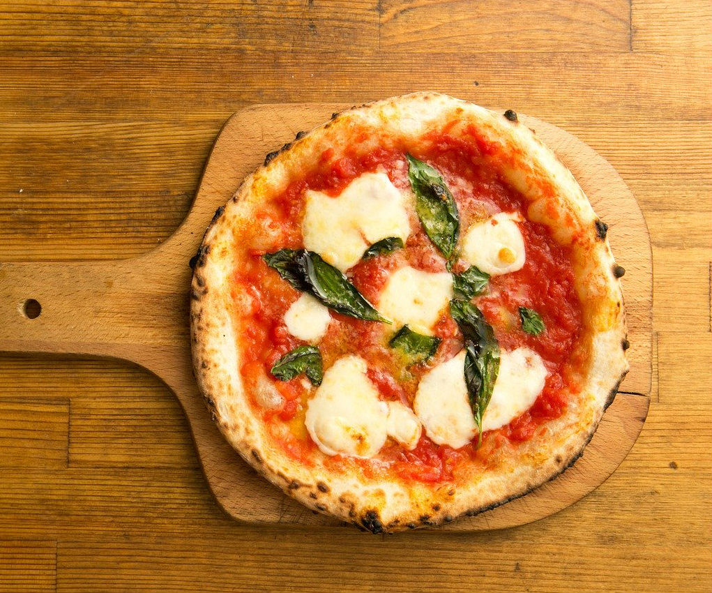 Naples: Pizza Tasting + City Center Walking Tour