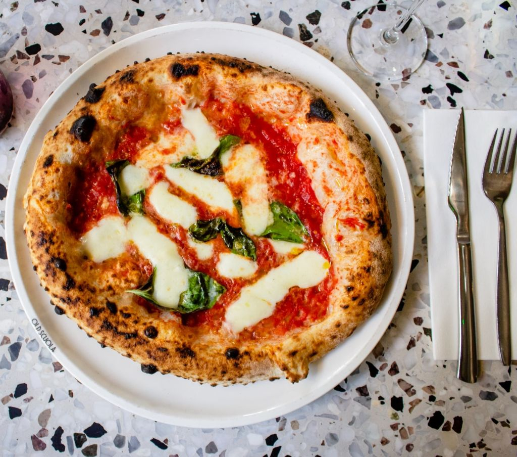 Naples: Pizza Tasting + City Center Walking Tour