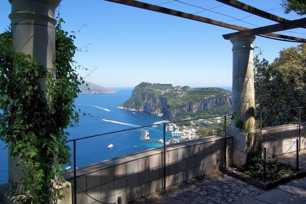 Capri and Sorrento: Boat Tour from Naples + Ice Cream Tasting