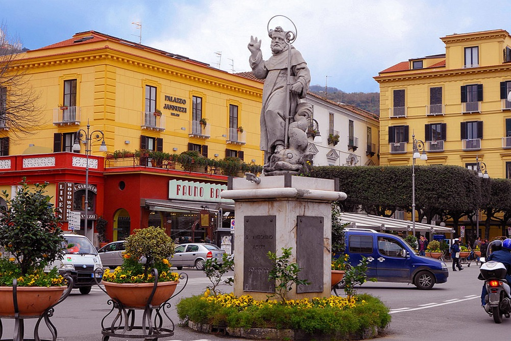 Capri and Sorrento: Boat Tour from Naples + Ice Cream Tasting