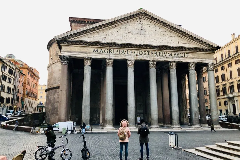 Rome: Sunrise E-Bike Tour + Italian Breakfast