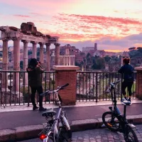 Rome: Sunrise E-Bike Tour + Italian Breakfast