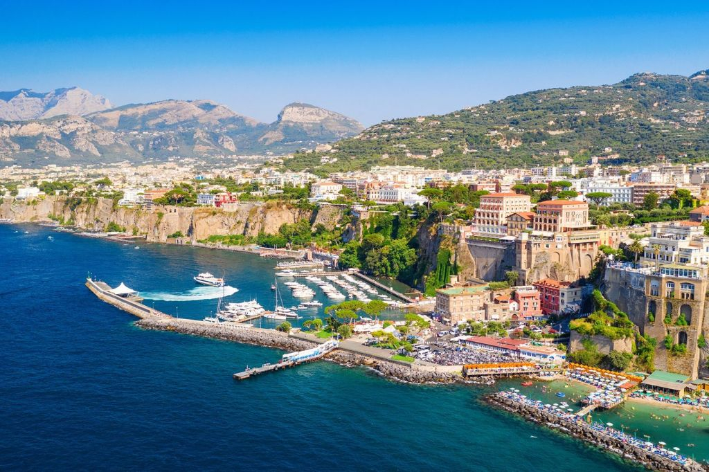 Sorrento: Train Transfer from/to Pompeii