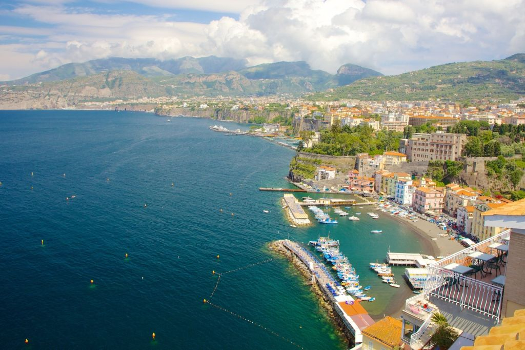 Sorrento: Train Transfer from/to Pompeii