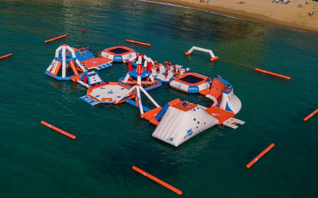 Parque Acuático Hinchable en el Mar - Cambrils 