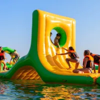 Parque Acuático Hinchable en el Mar - Cambrils 