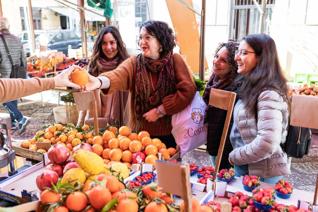 Venice: Cooking Class at Local Home + Market Tour
