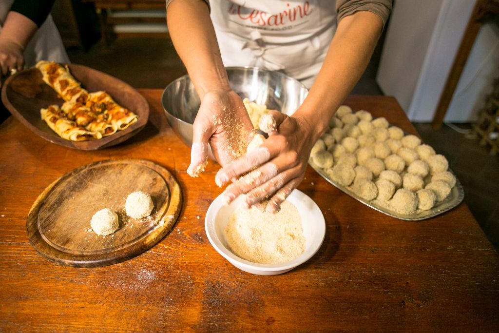 Venice: Cooking Class at Local Home + Market Tour