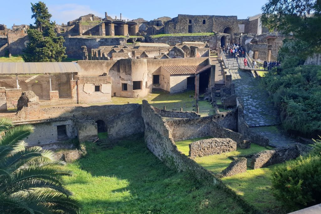 Pompeii & Herculaneum: Skip The Line Ticket + Guided Day Trip from Naples