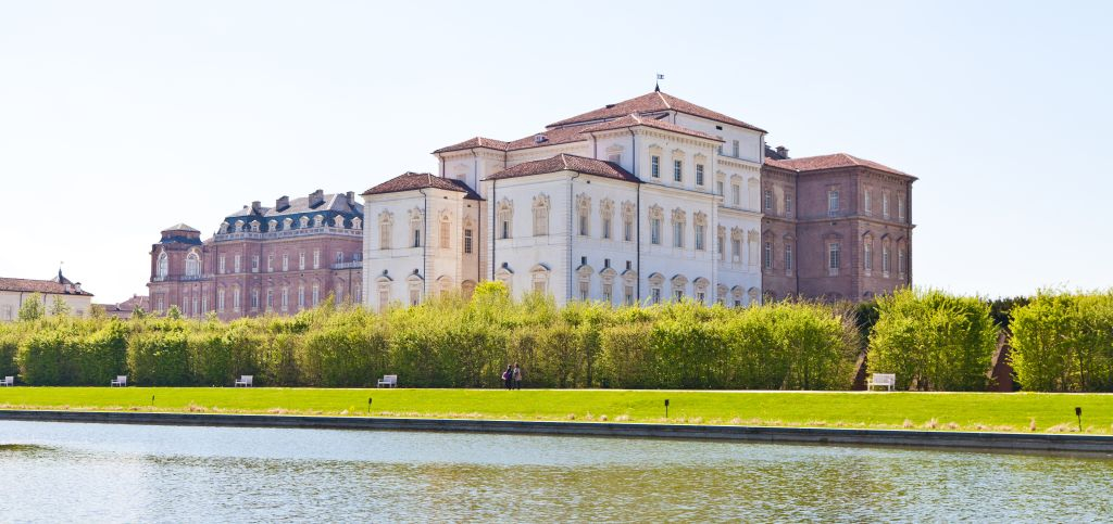 Turin: Royal Palace of Venaria Reale: Skip the Line + Hop-on Hop-off Bus Tour