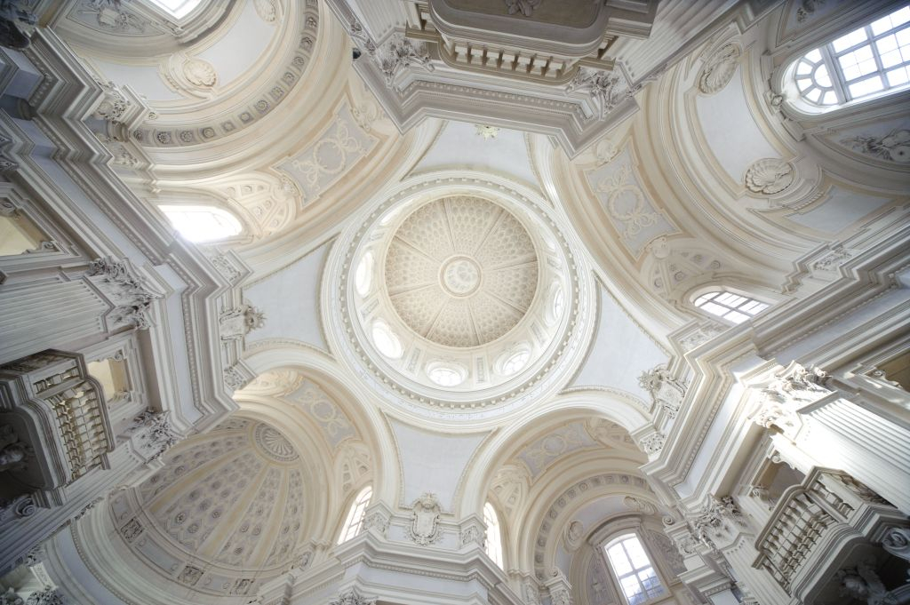 Turin: Royal Palace of Venaria Reale: Skip the Line + Hop-on Hop-off Bus Tour