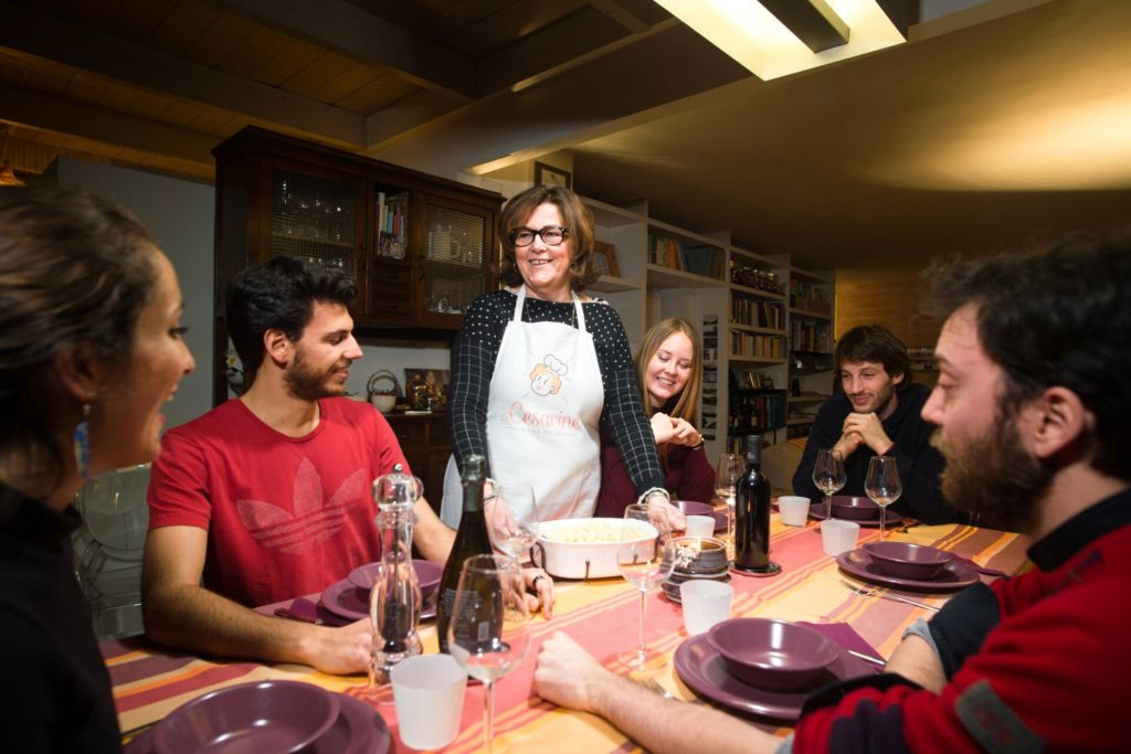 Rome: Market Tour + Dining Experience at Local's Home