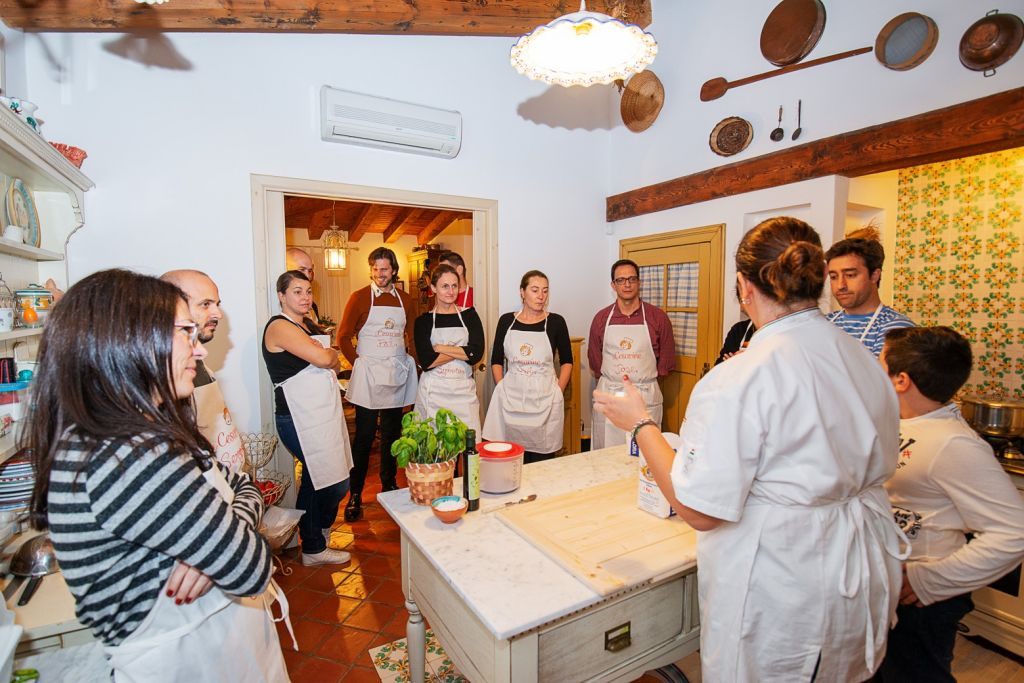 Riomaggiore: Pasta and Tiramisu Cooking Class