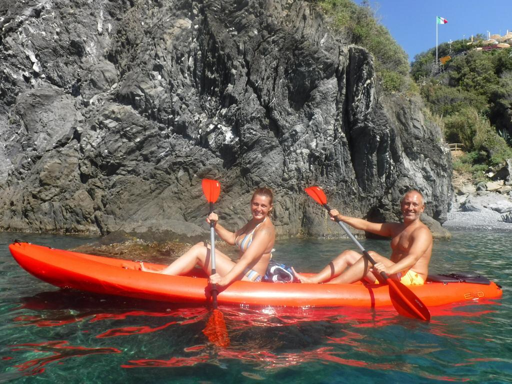 Tour in kayak: Monterosso + Snorkeling