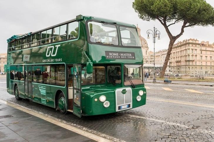 Rome: Vintage Open Bus Audio-Guided Tour + Street Food