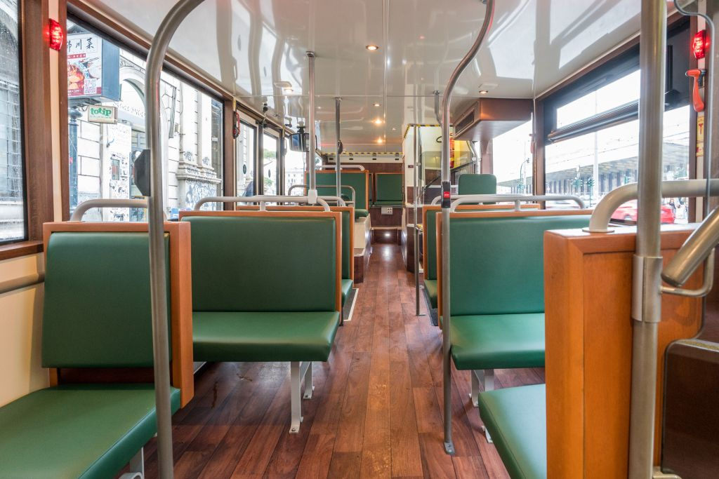 Rome: Vintage Open Bus Audio-Guided Tour + Street Food