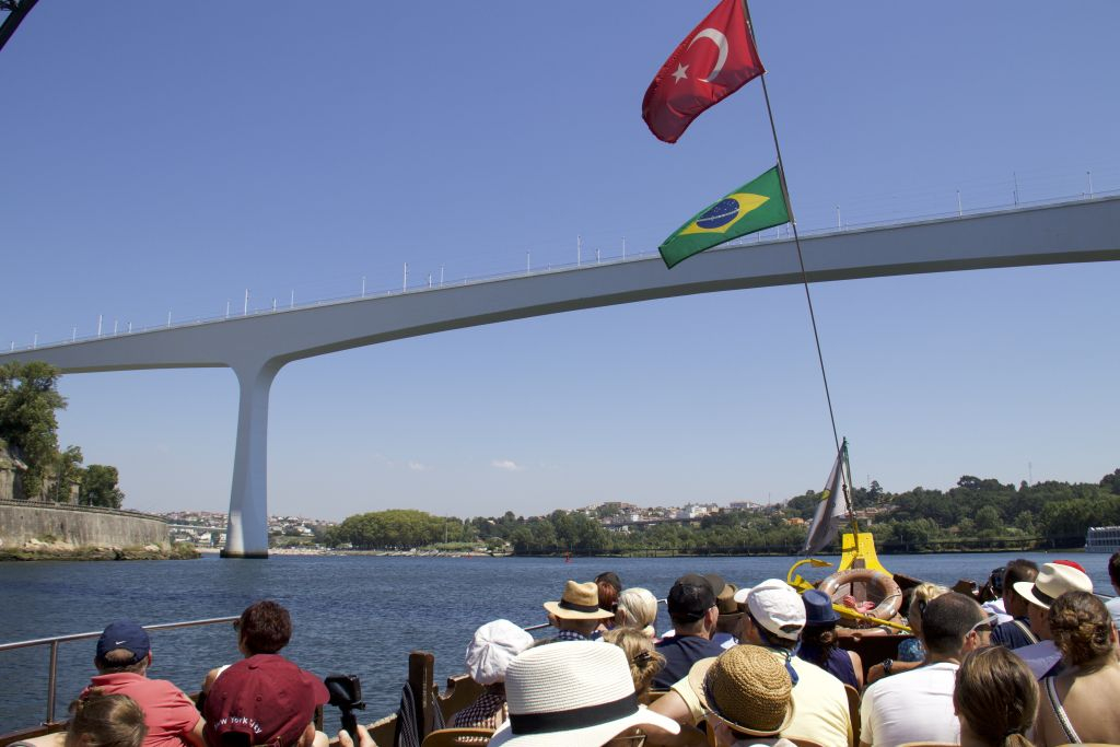 Six Bridges Cruise from Cais da Ribeira