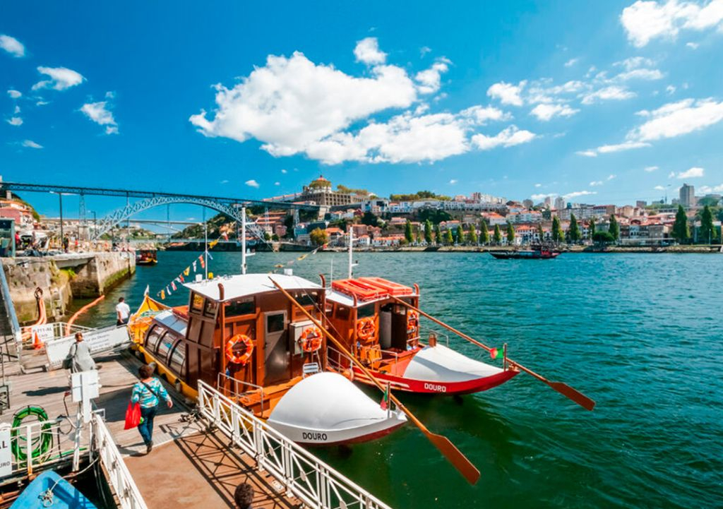 Six Bridges Cruise from Cais da Ribeira