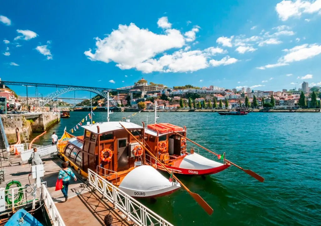 Six Bridges Cruise from Cais da Ribeira
