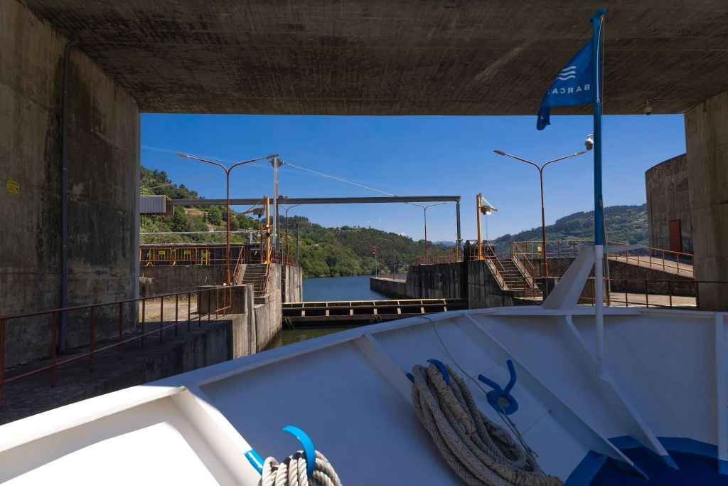 Douro Valley: Downstream Cruise from Régua to Porto with Lunch