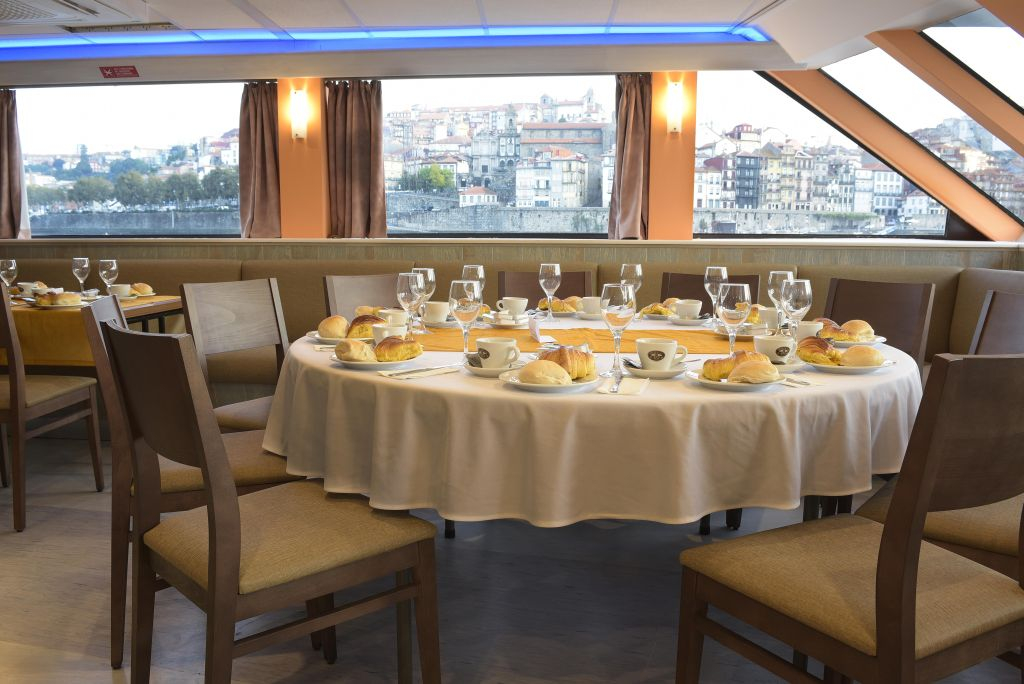 Douro Valley: Downstream Cruise from Régua to Porto with Lunch