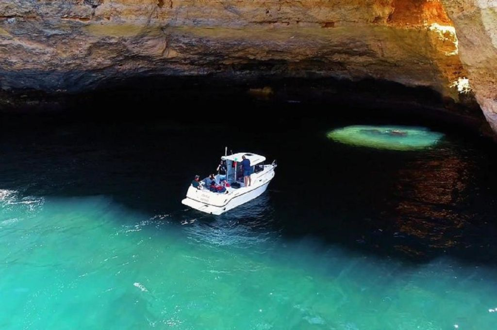Benagil et la côte : Circuit complet des grottes en bateau depuis Portimão