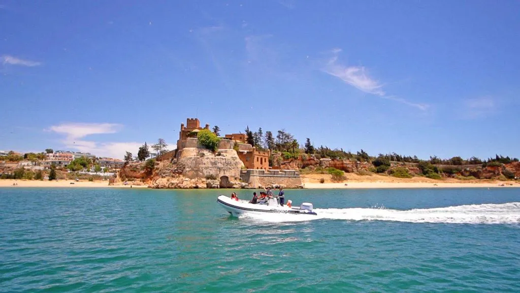 Benagil & Coastline: Full Caves Circuit Boat Tour from Portimão