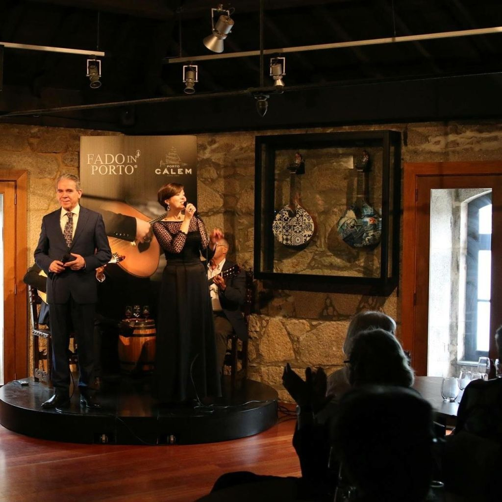 Grutas de Cálem: Visita guiada com show de fado e vinho