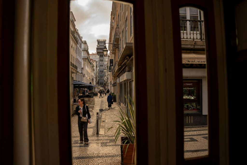 Lisbon: Historic Hills Tram Tour