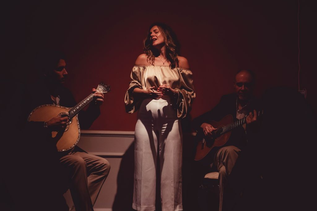 Lisboa: Espectáculo de Fado en Lisboa em Fado + Vino de Oporto