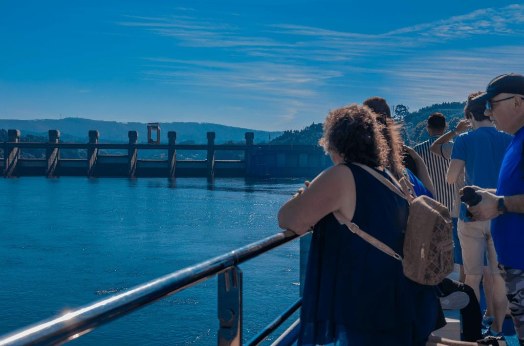 Douro Valley: Cruise from Porto to Régua with Breakfast and Lunch