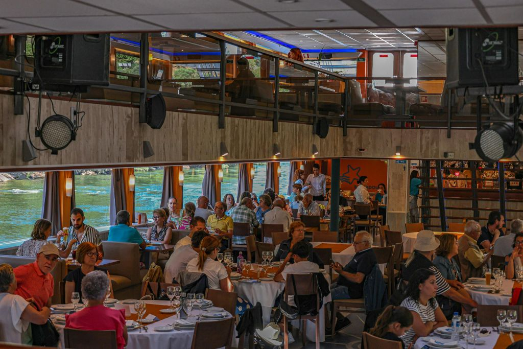 Douro Valley: Cruise from Porto to Régua with Breakfast and Lunch