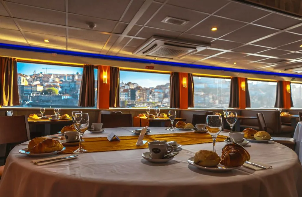 Douro Valley: Cruise from Porto to Régua with Breakfast and Lunch