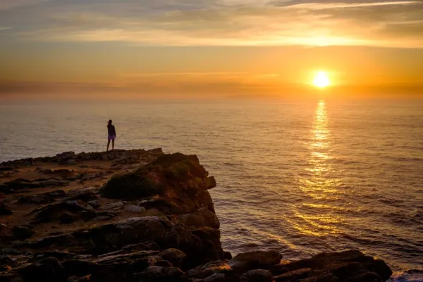 Grutas de Benagil: Passeio de barco ao pôr do sol a partir de Portimão